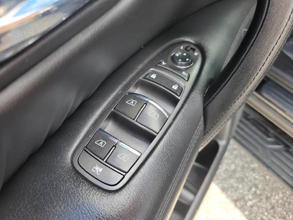 Used 2024 Nissan Armada SL w/ Captain's Chairs Package AWD/4WD image 14