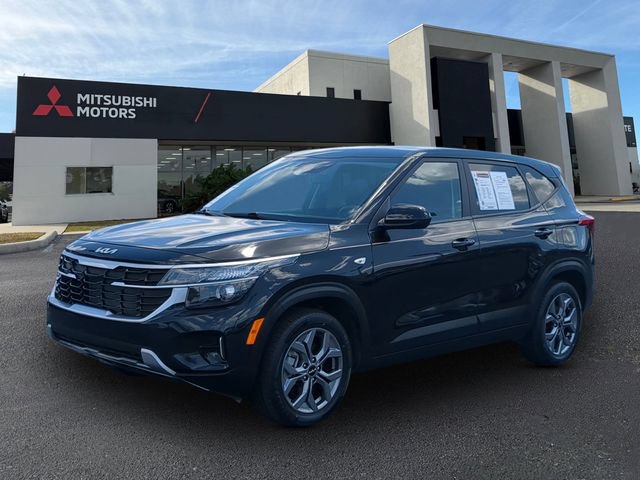 Used 2024 Kia Seltos LX AWD/4WD image 1