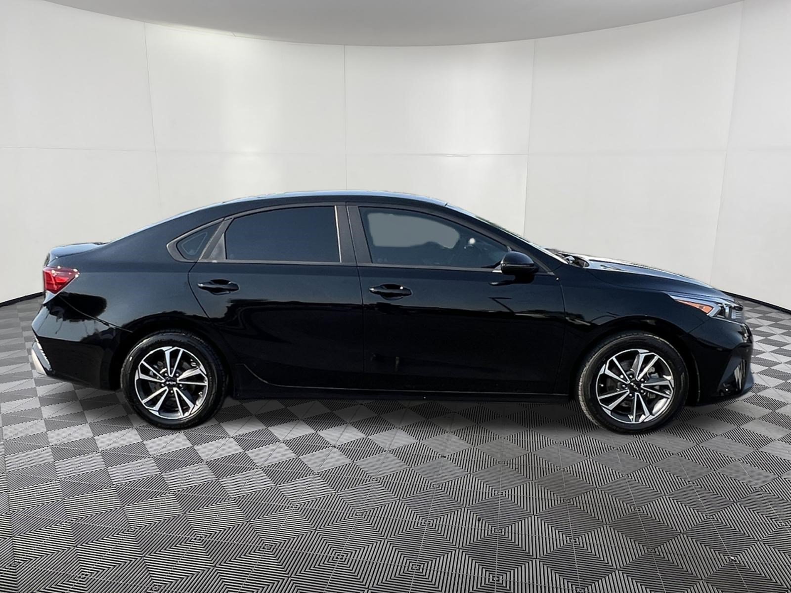 Used 2023 Kia Forte LXS w/ LXS Technology Package FWD image 7