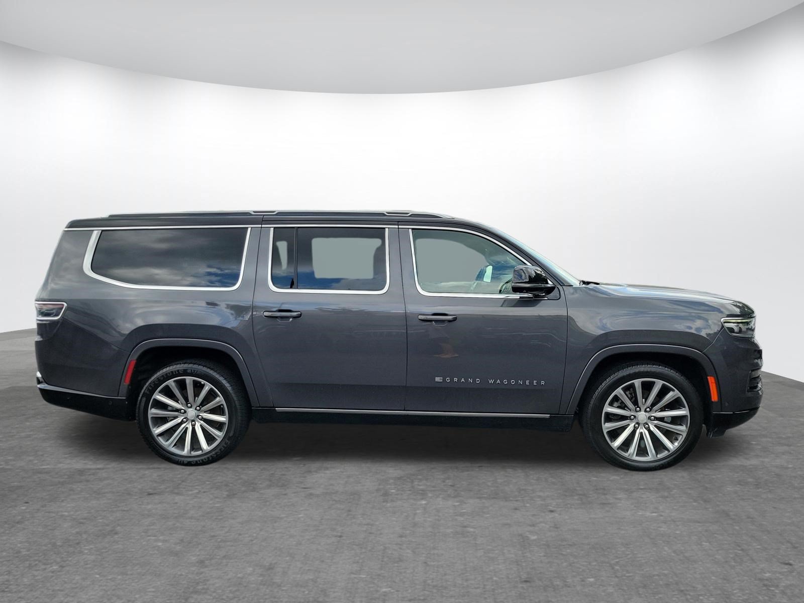 Used 2023 Jeep Grand Wagoneer L Series II AWD/4WD image 2