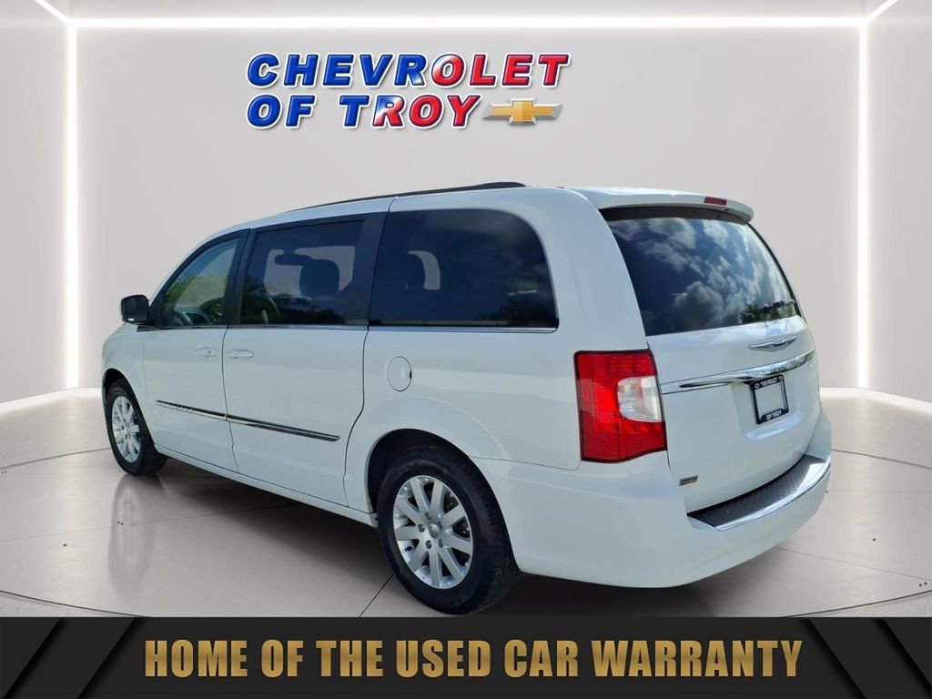 Used 2014 Chrysler Town & Country Touring FWD image 7