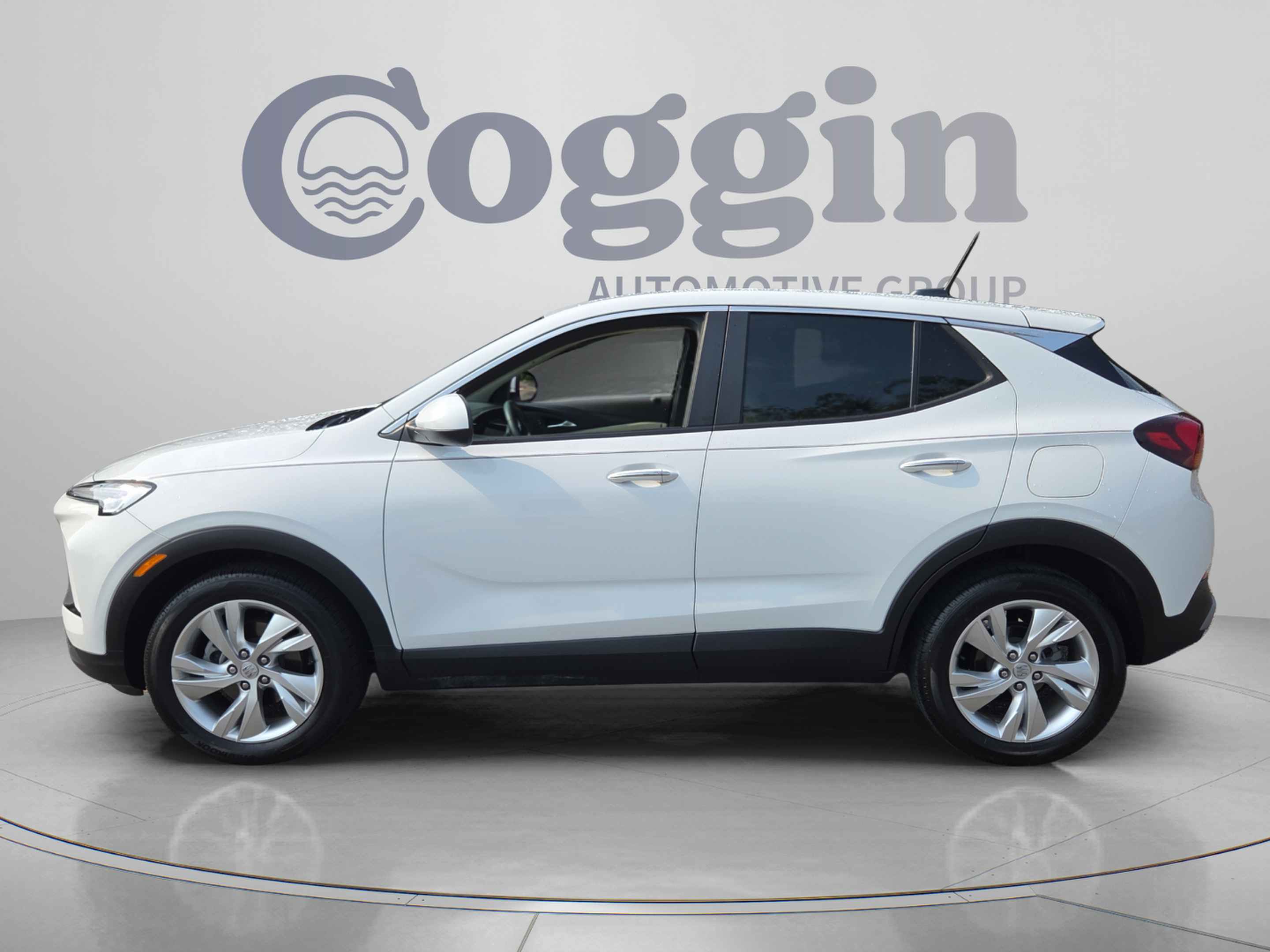 Certified 2024 Buick Encore GX Preferred FWD image 2