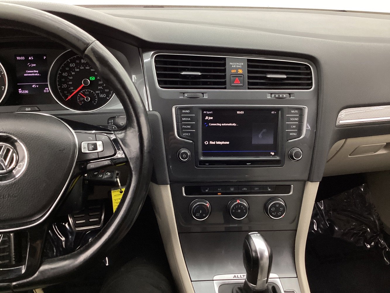 Used 2017 Volkswagen Golf Alltrack S image 33