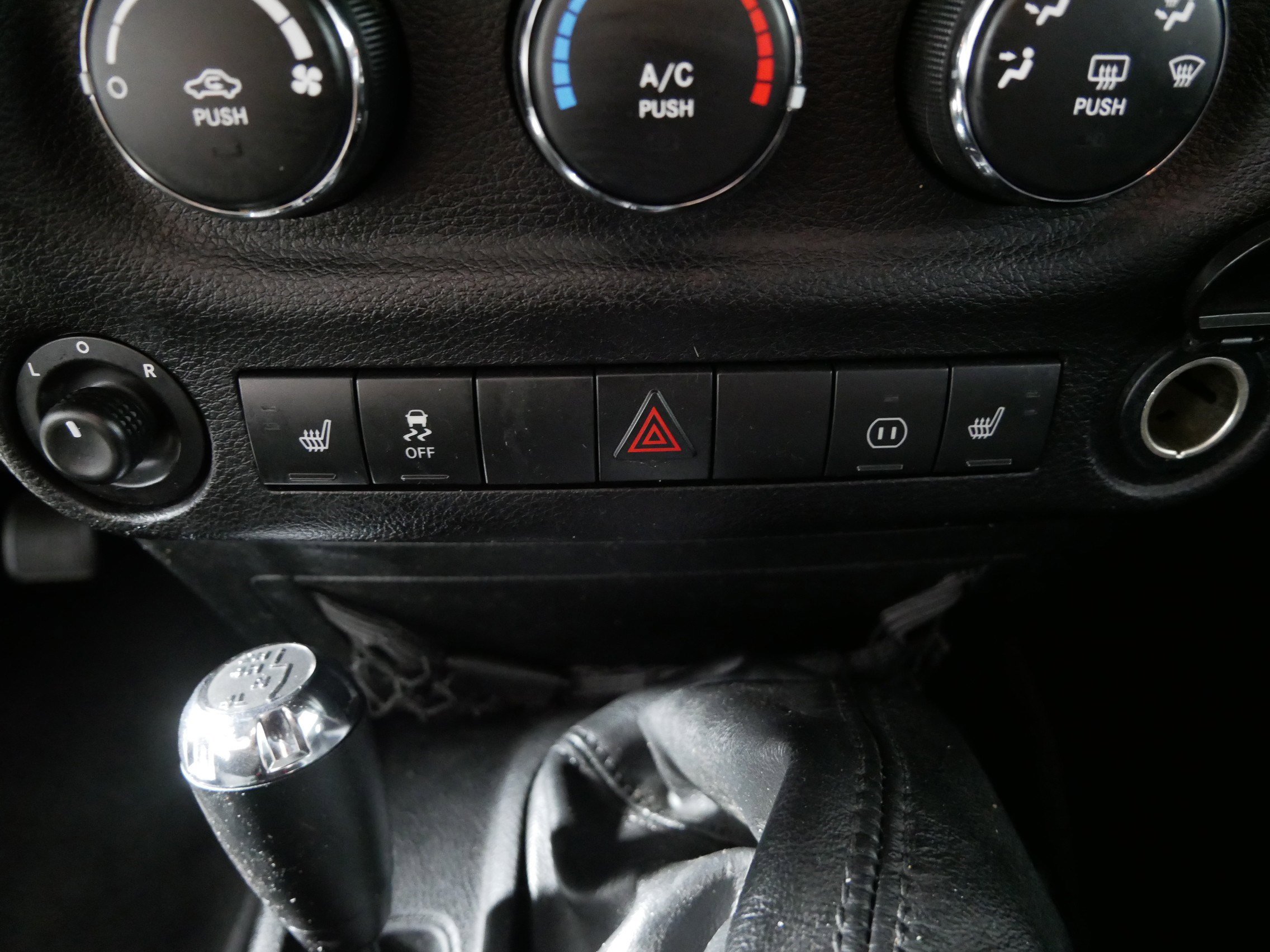 Used 2011 Jeep Wrangler Sahara w/ Dual Top Group image 29