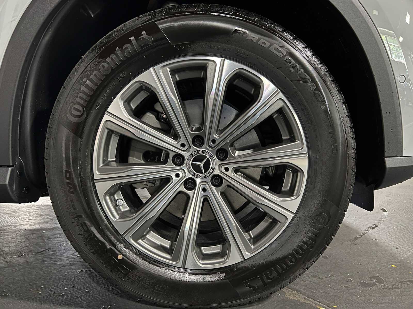 Used 2025 Mercedes-Benz GLC 300 4MATIC image 9
