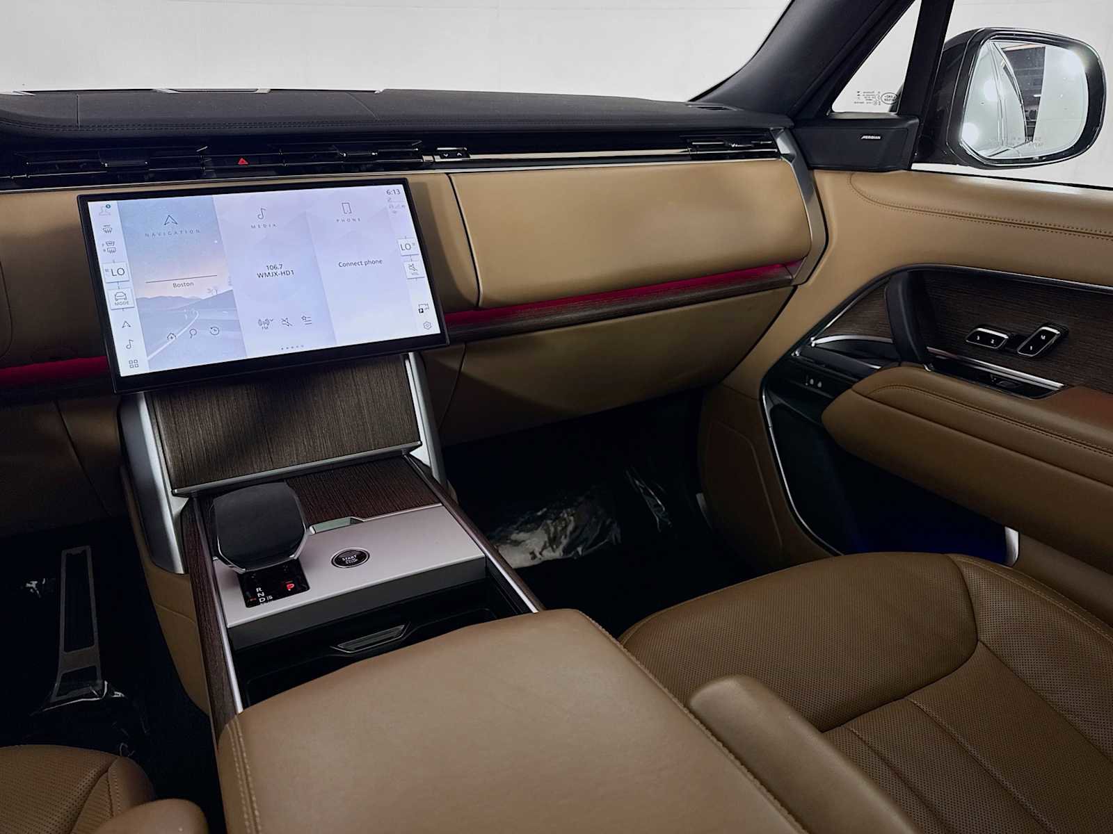 Used 2024 Land Rover Range Rover Long Wheelbase SE image 24