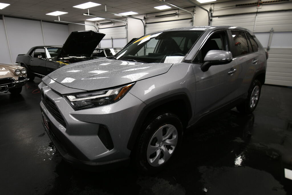Used 2025 Toyota RAV4 LE image 3