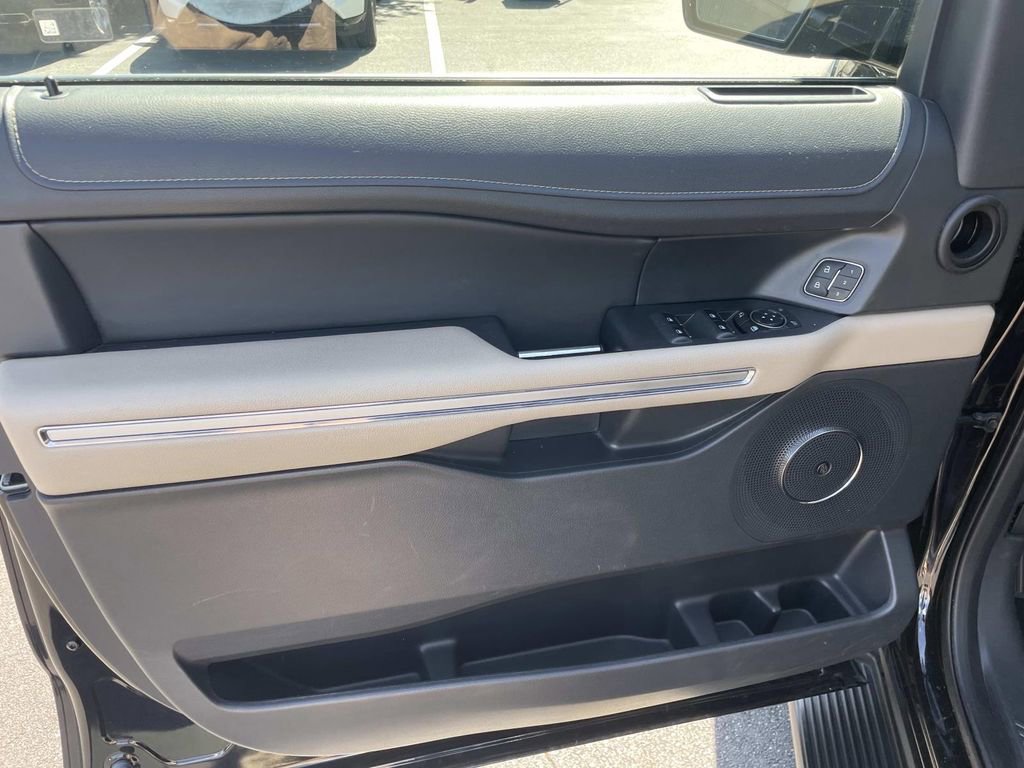 Used 2024 Ford Expedition Limited image 20