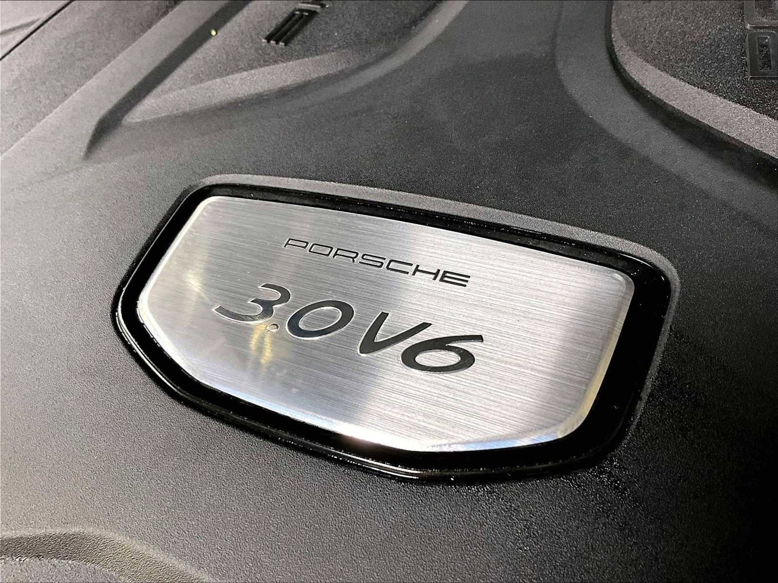Used 2022 Porsche Cayenne image 38