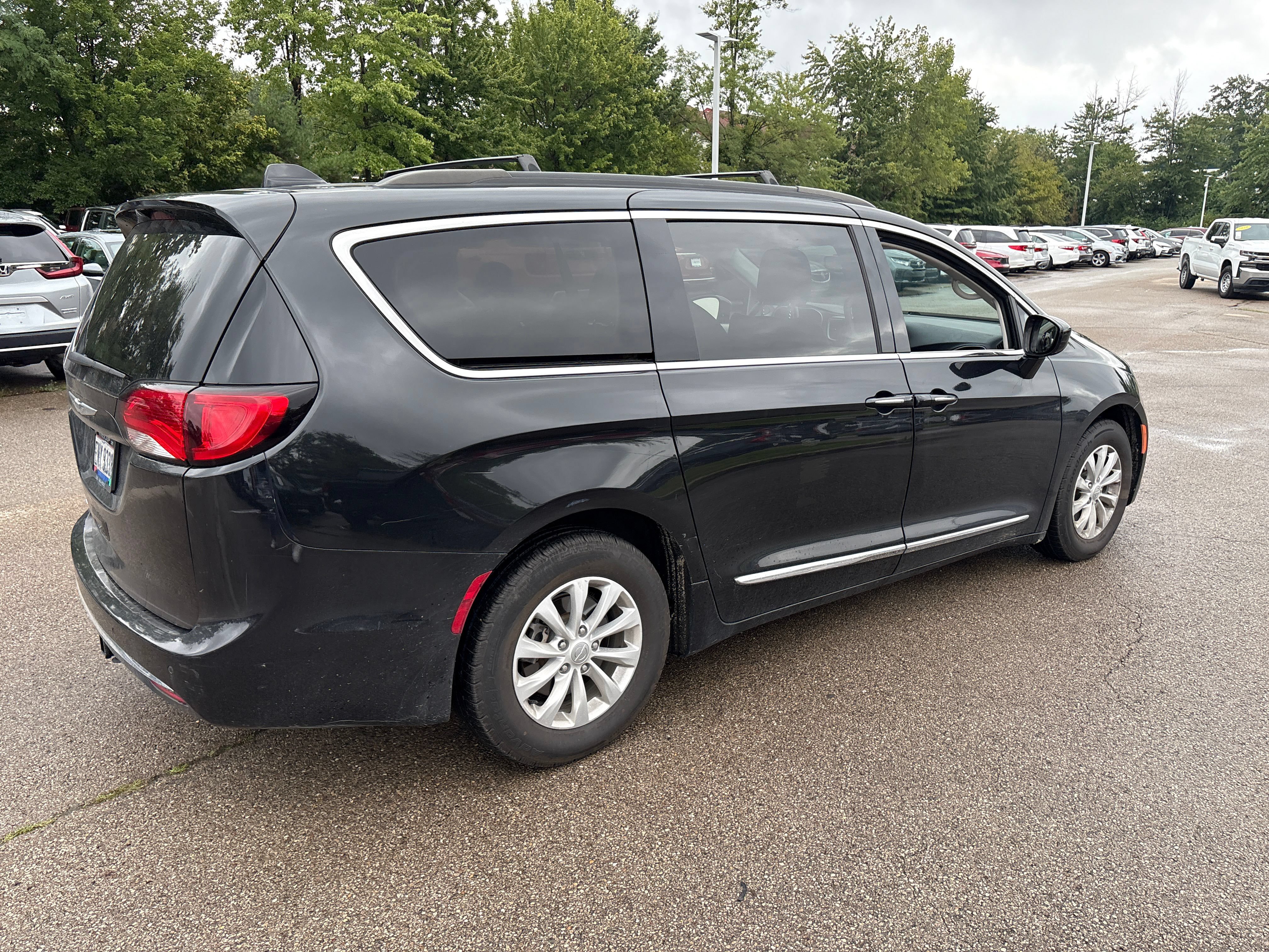 Used 2017 Chrysler Pacifica Touring-L FWD image 22