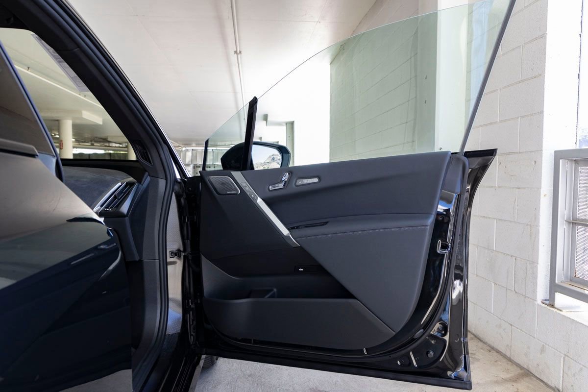 New 2026 BMW iX M70 image 28