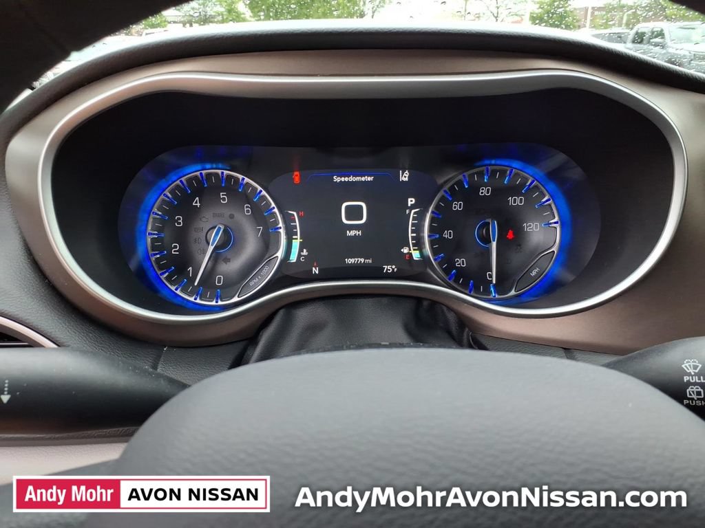 Used 2019 Chrysler Pacifica Touring Plus w/ Advanced Safetytec Group FWD image 17