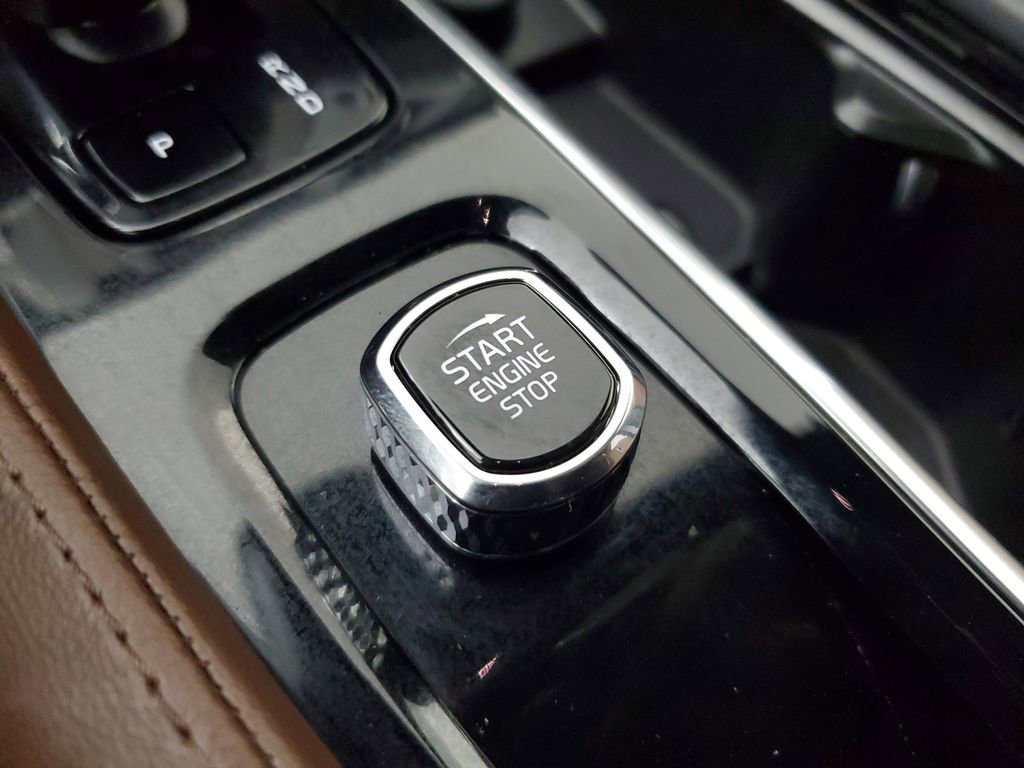 Used 2024 Volvo XC90 T8 Plus image 36