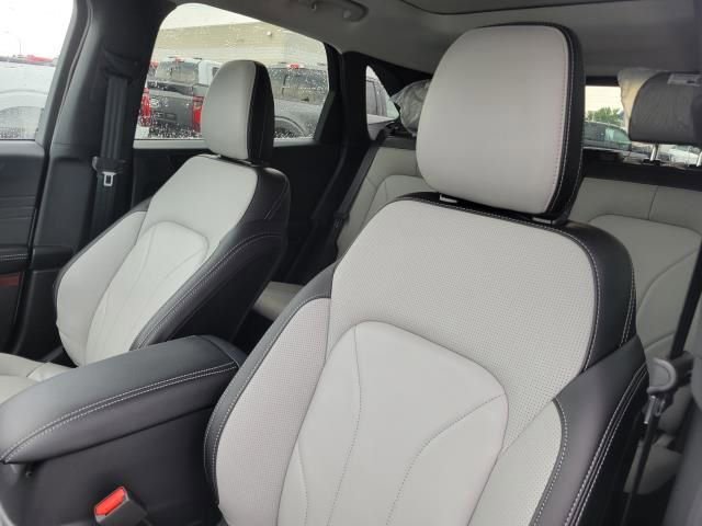 New 2025 Ford Escape SE w/ PHEV Premium Package FWD image 20