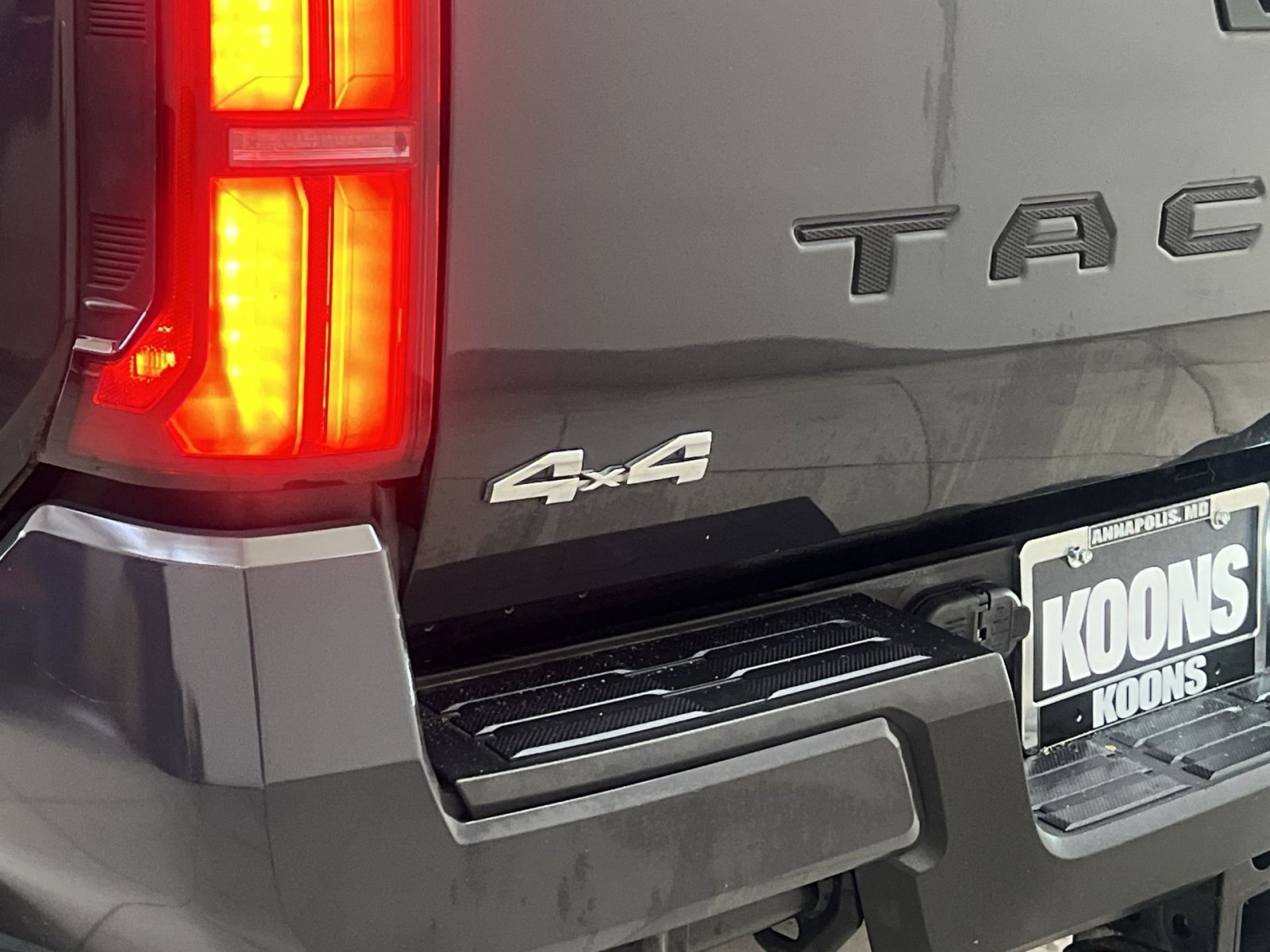 Used 2024 Toyota Tacoma SR5 AWD/4WD image 28