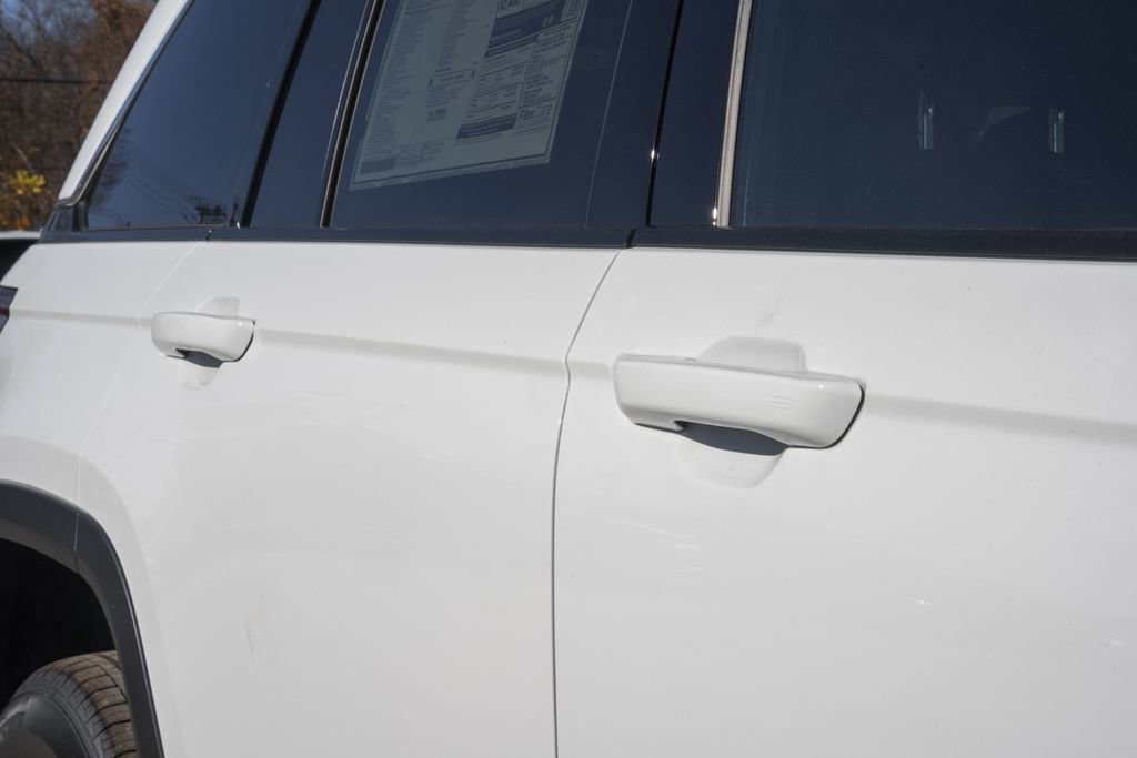 New 2025 Jeep Grand Cherokee Laredo X w/ Luxury Tech Group I image 15