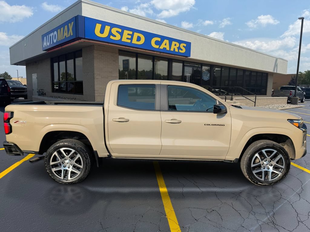 Used 2023 Chevrolet Colorado Z71 w/ Z71 Convenience Package 2 AWD/4WD image 2