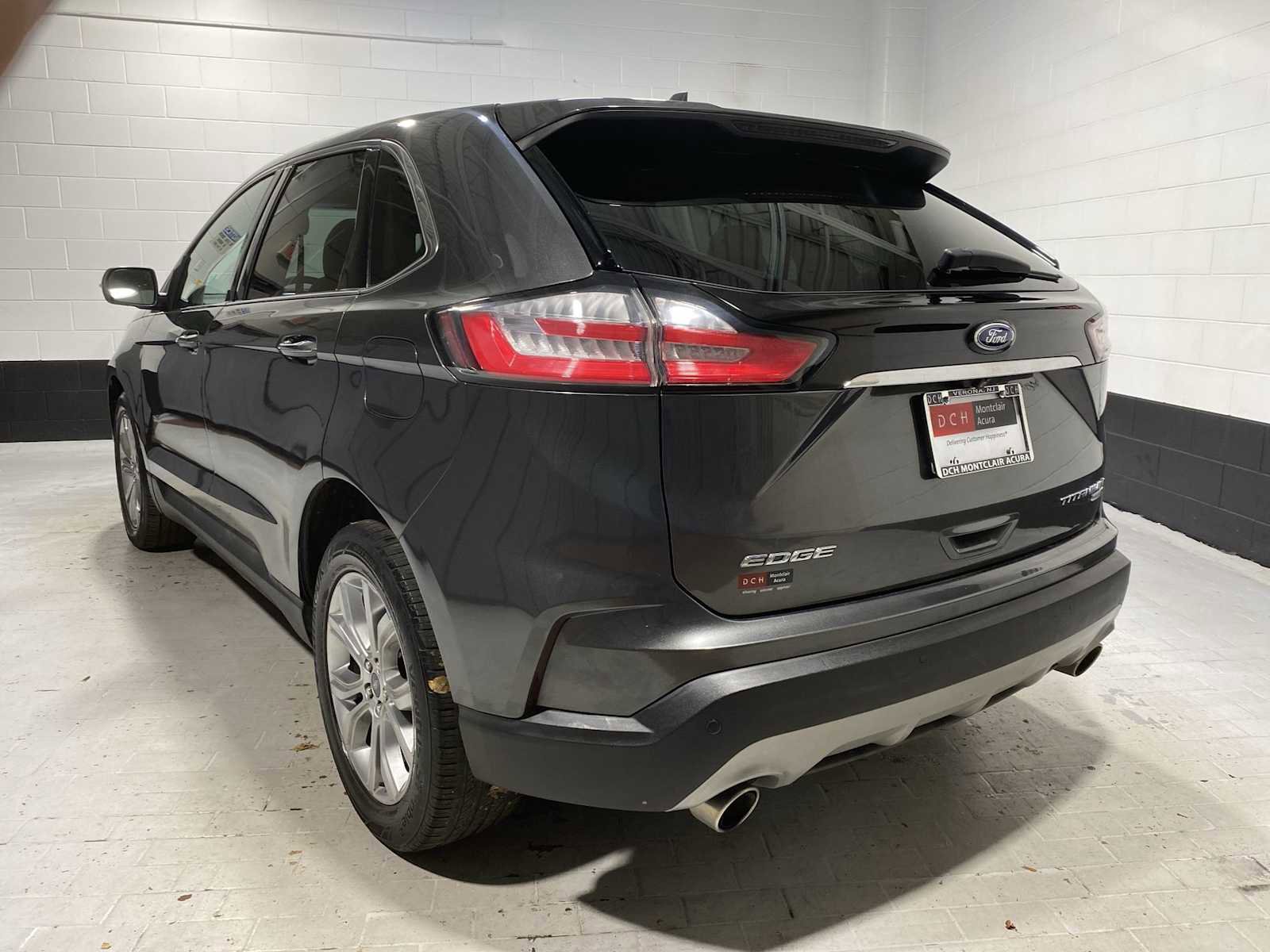 Used 2019 Ford Edge Titanium w/ Cold Weather Package image 4