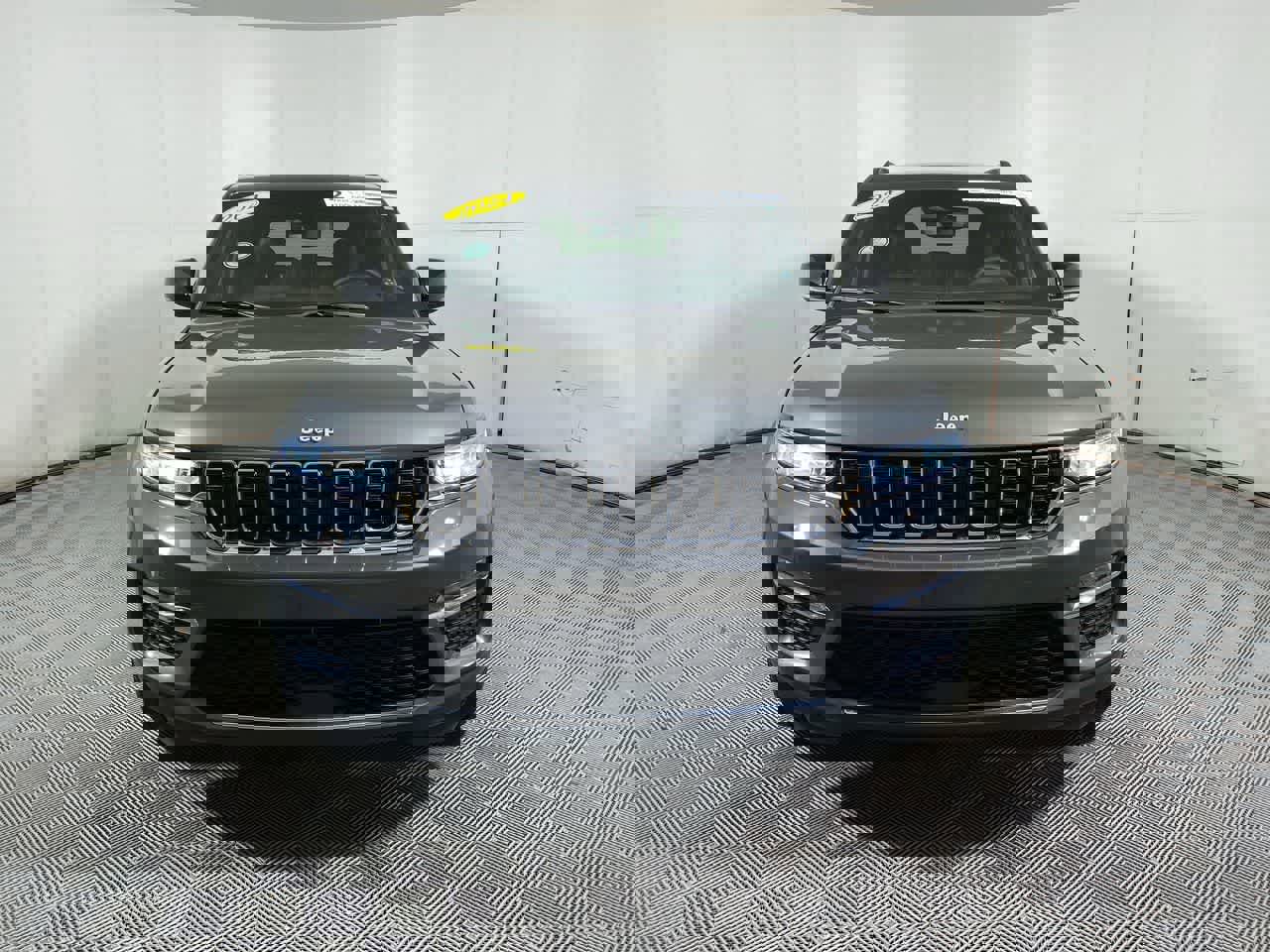 Used 2024 Jeep Grand Cherokee Limited image 10