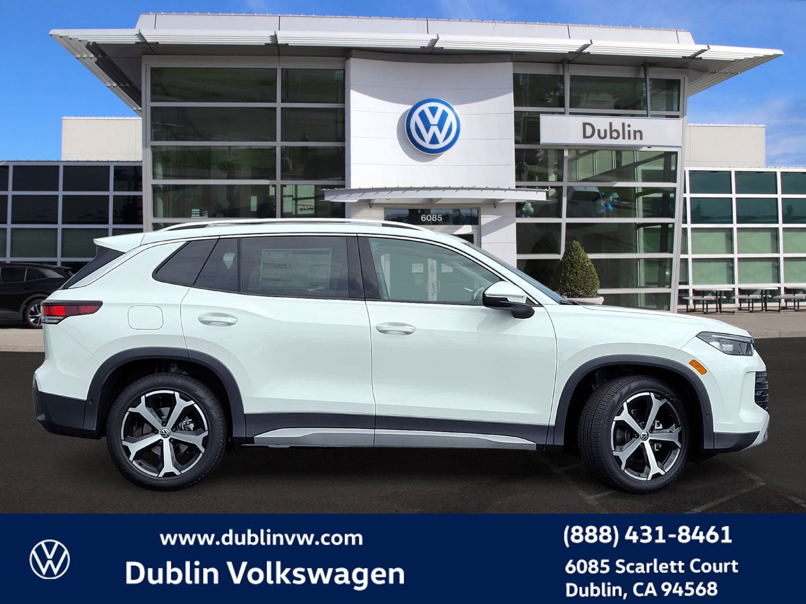 New 2026 Volkswagen Tiguan SE image 3