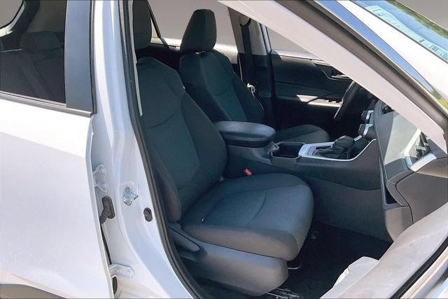 Used 2025 Toyota RAV4 XLE FWD image 25