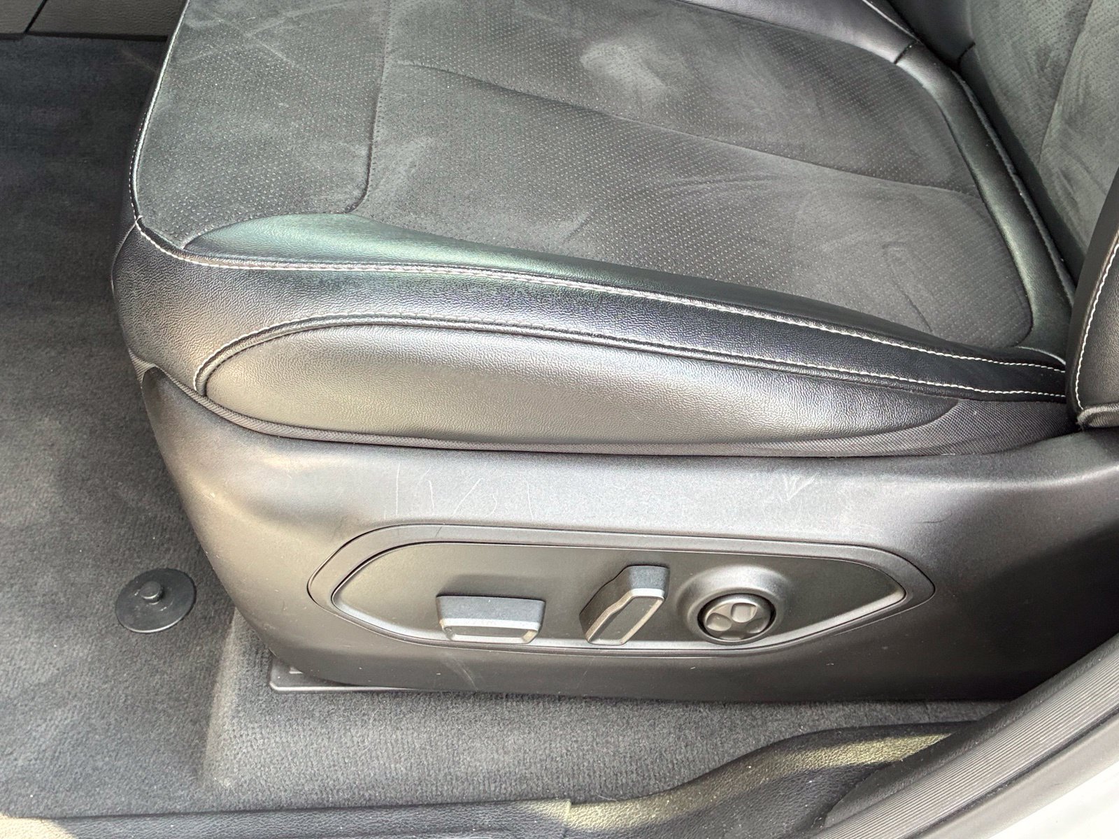Used 2024 Jeep Grand Cherokee Altitude RWD image 14