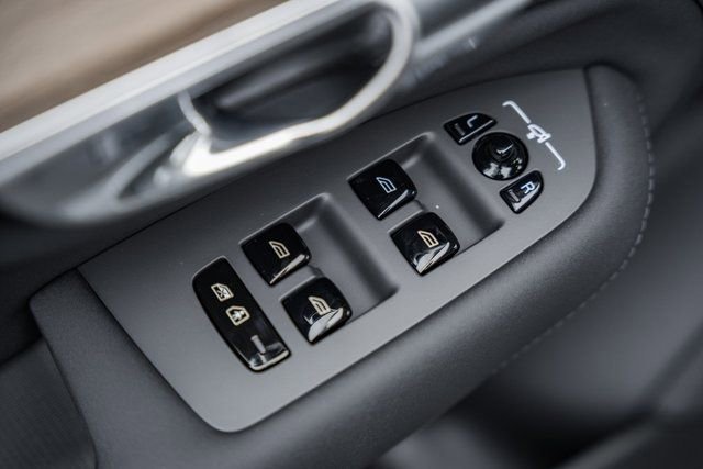 New 2026 Volvo XC90 B6 Plus w/ Protection Package Premier image 36