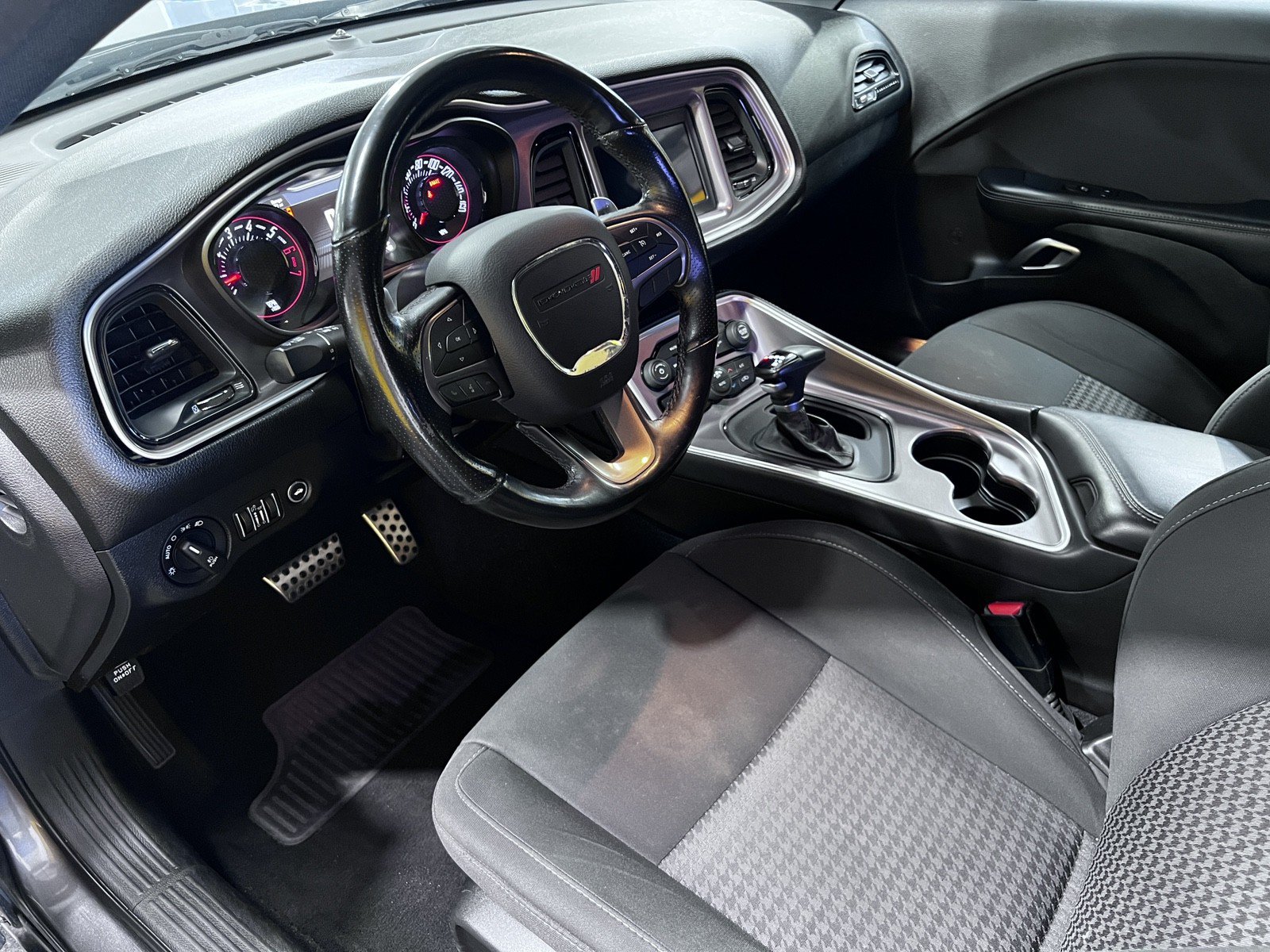 Used 2019 Dodge Challenger R/T w/ Driver Convenience Group RWD image 14