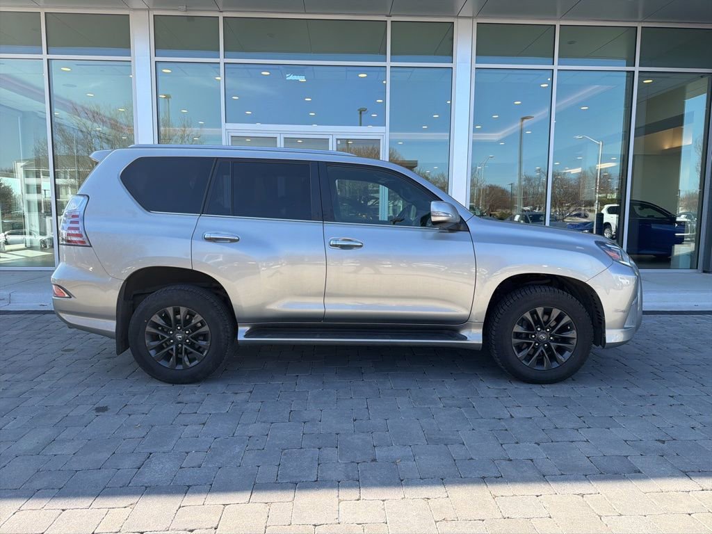 Used 2020 Lexus GX 460 Premium w/ Premium Package image 12