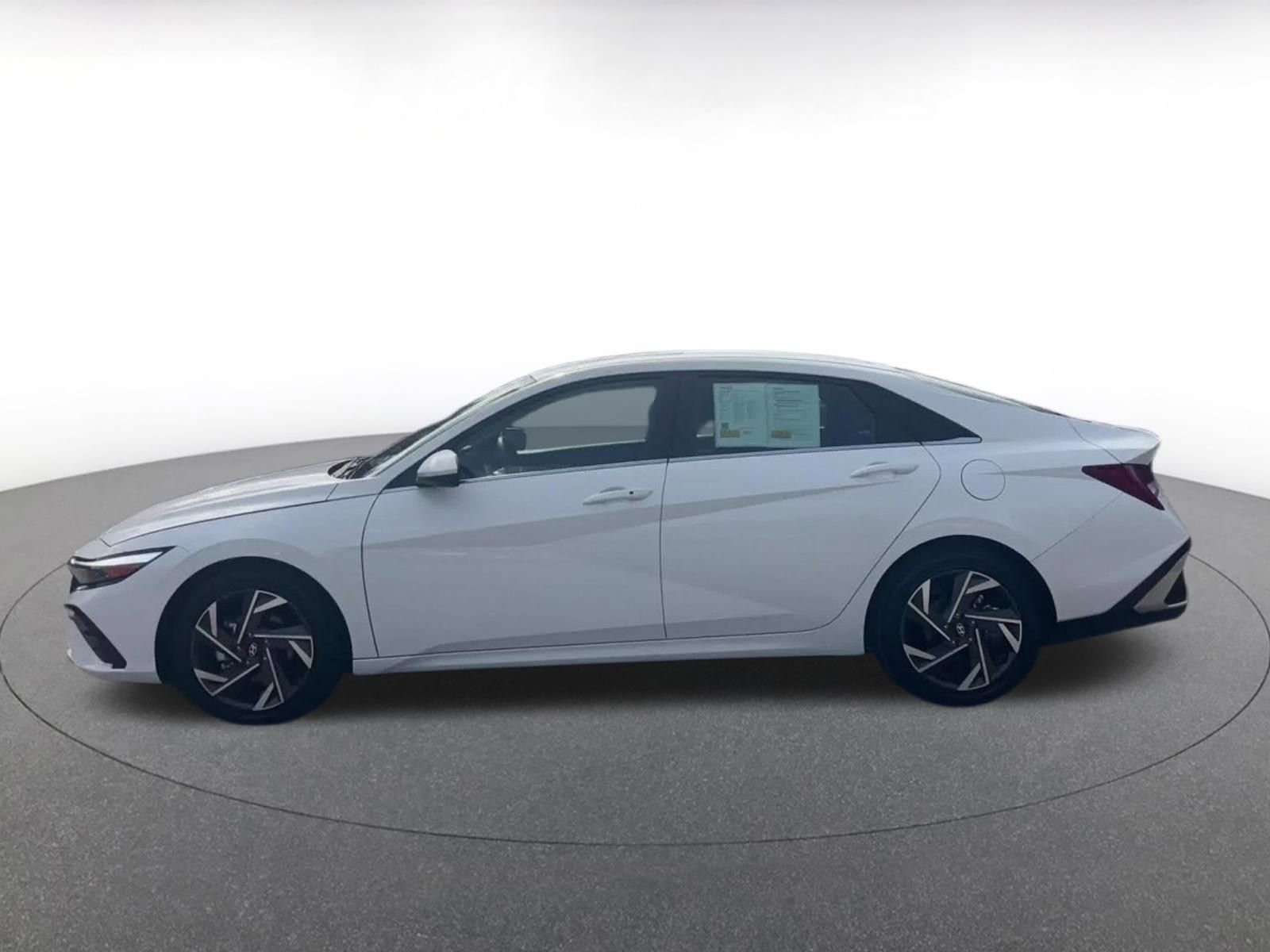 Used 2025 Hyundai Elantra SEL FWD image 9