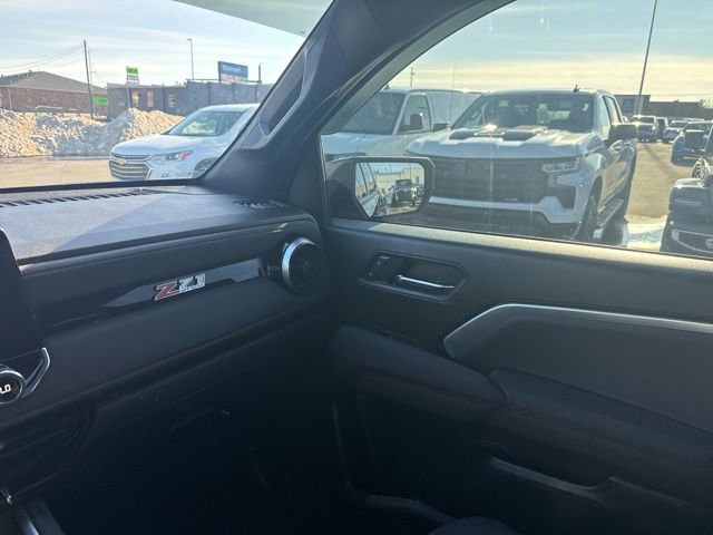 Used 2024 Chevrolet Colorado Z71 w/ Z71 Convenience Package 2 image 23