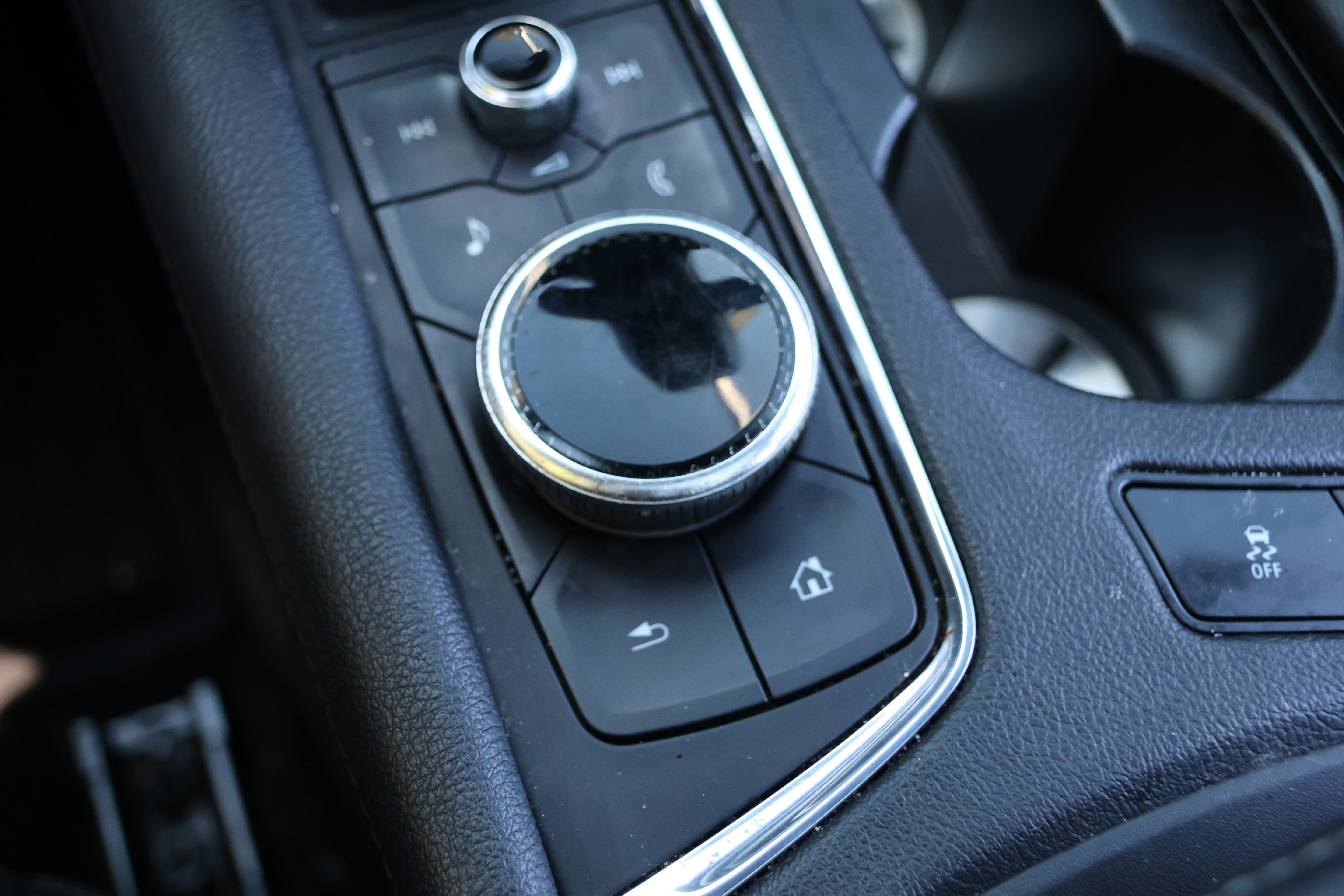 Used 2022 Cadillac XT5 Premium Luxury w/ LPO, Floor Liner Package image 32