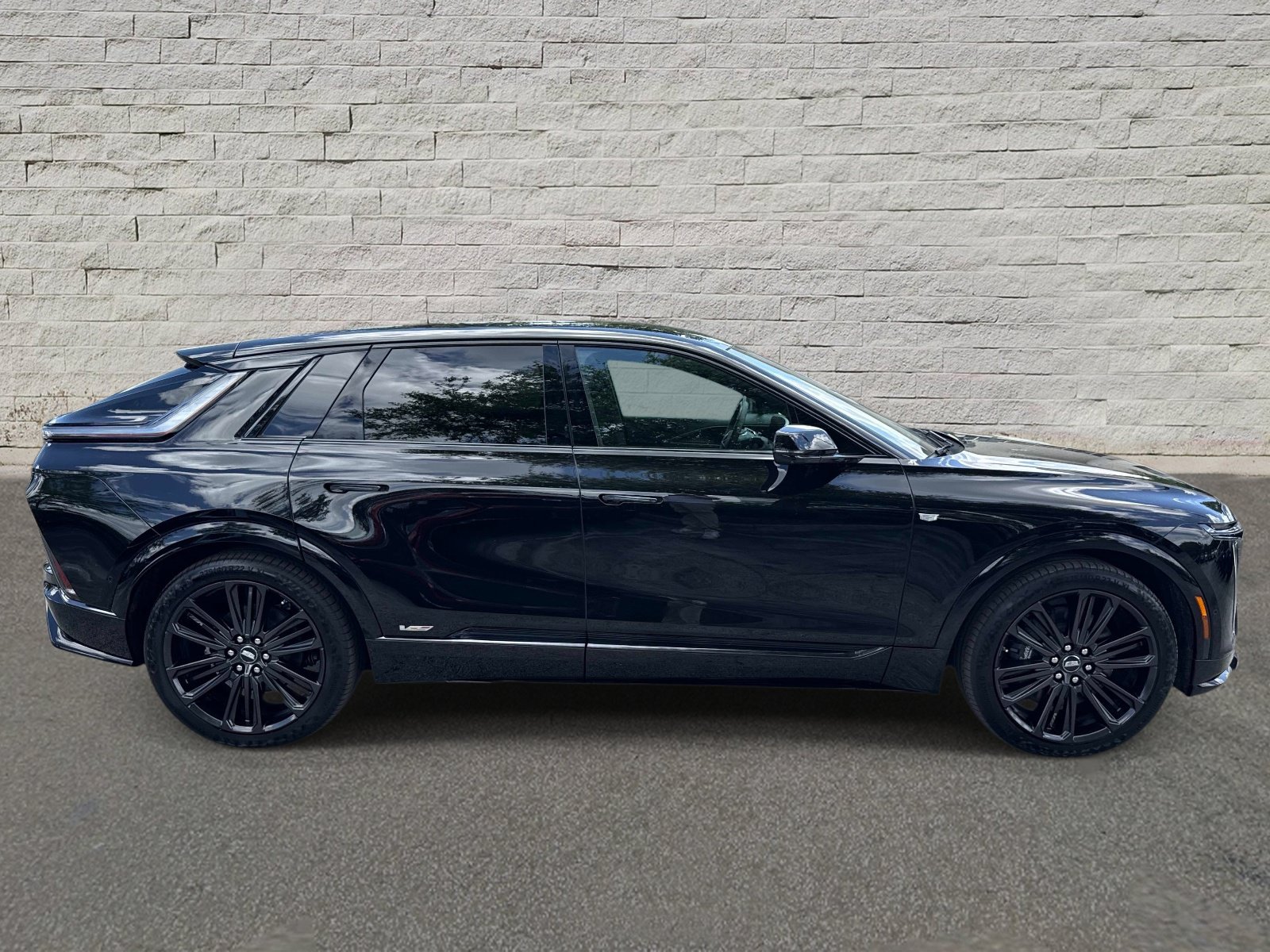 Certified 2026 Cadillac Lyriq V AWD/4WD image 4