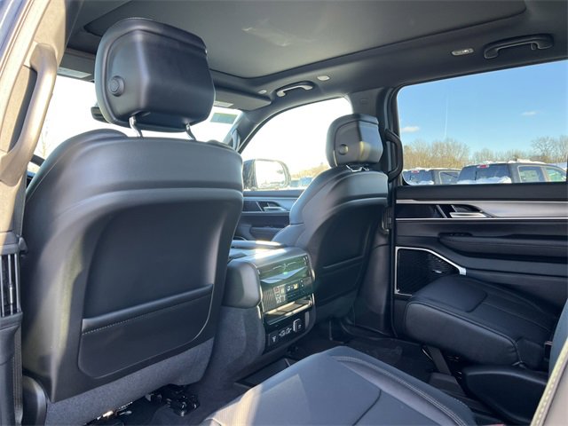 New 2026 Jeep Grand Wagoneer Limited w/ Premium Group II image 32