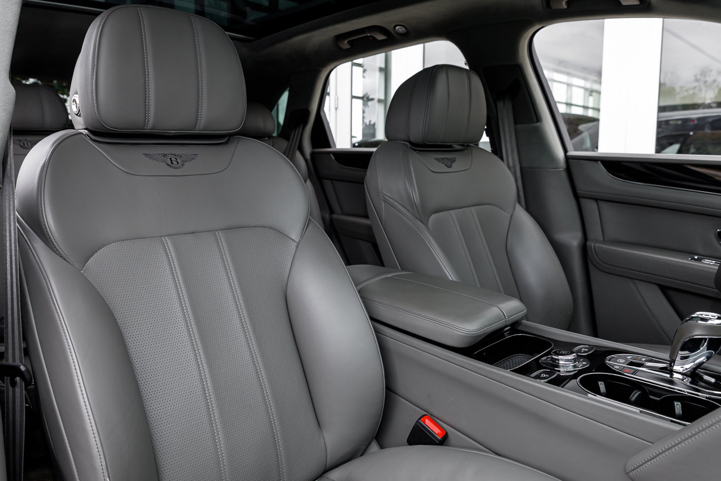 Used 2018 Bentley Bentayga Onyx Edition image 22