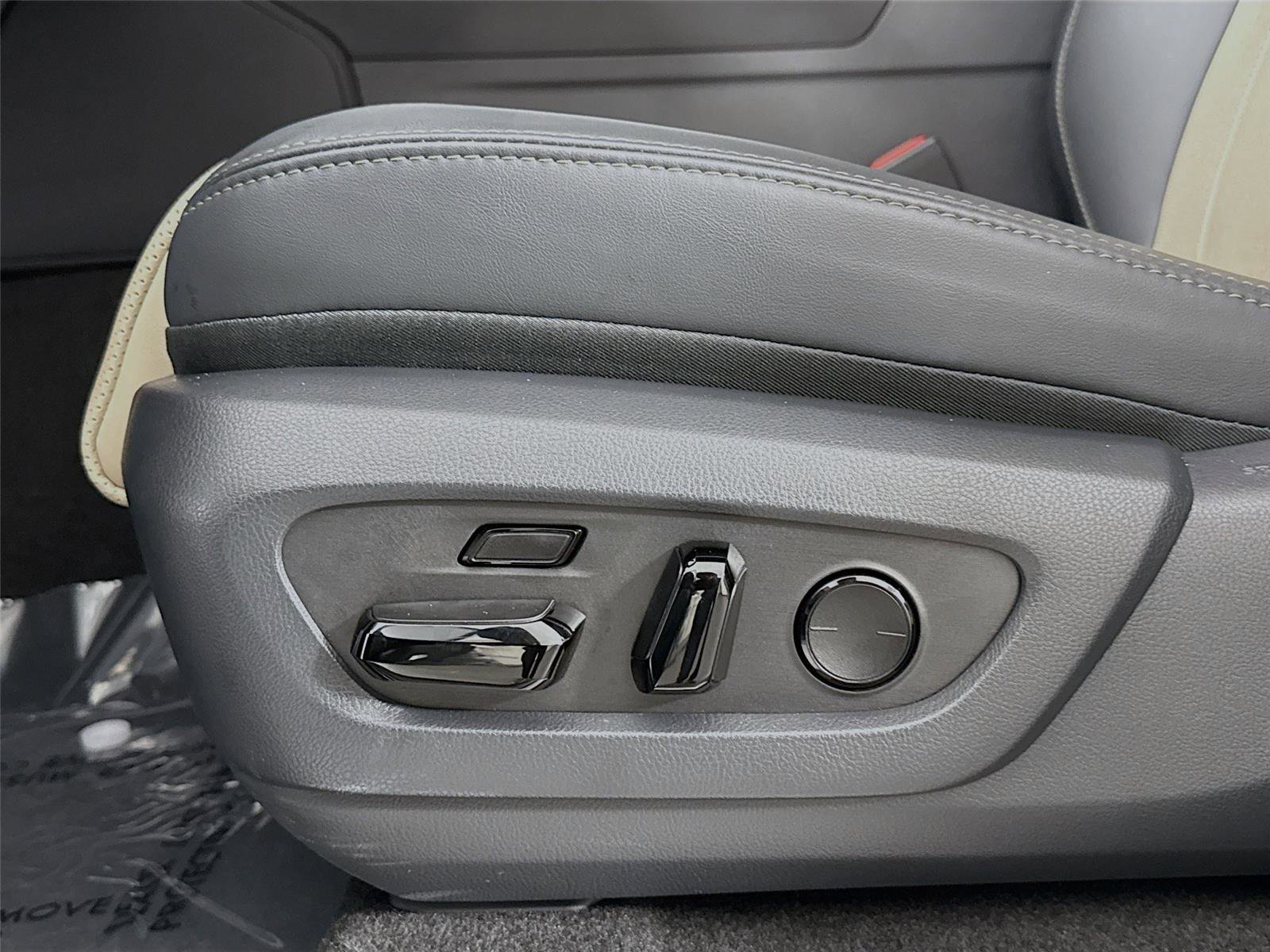 Used 2024 Lexus GX 550 image 32