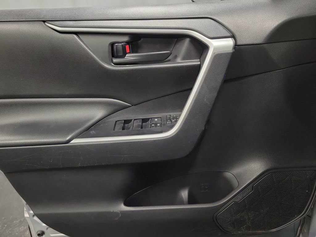 Used 2021 Toyota RAV4 LE image 22