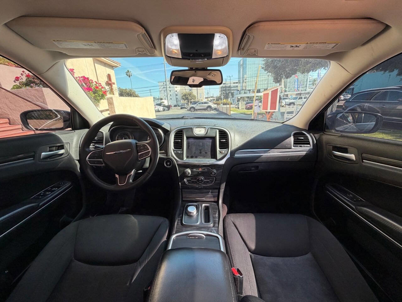 Used 2018 Chrysler 300 Touring w/ Chrome Appearance Package RWD image 11