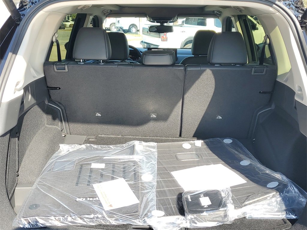 New 2026 Nissan Rogue Platinum image 3