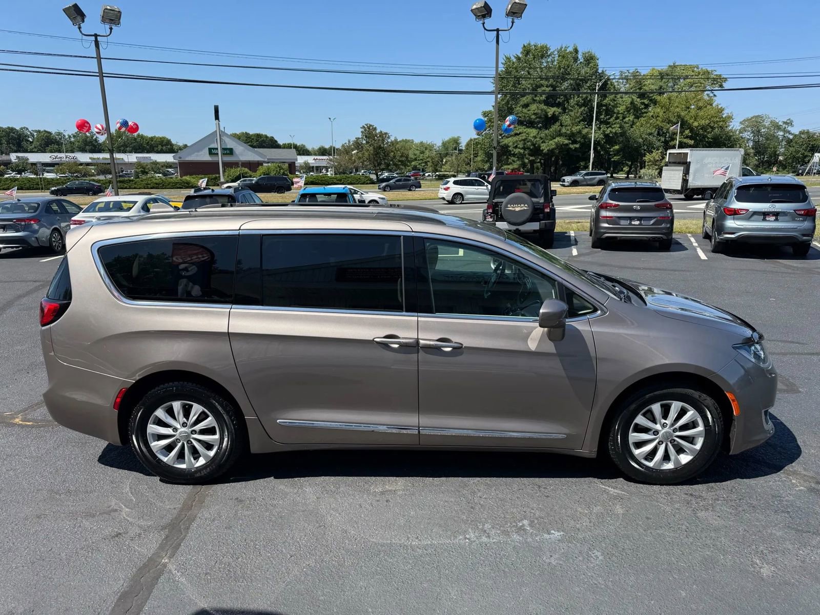 Used 2017 Chrysler Pacifica Touring-L image 6