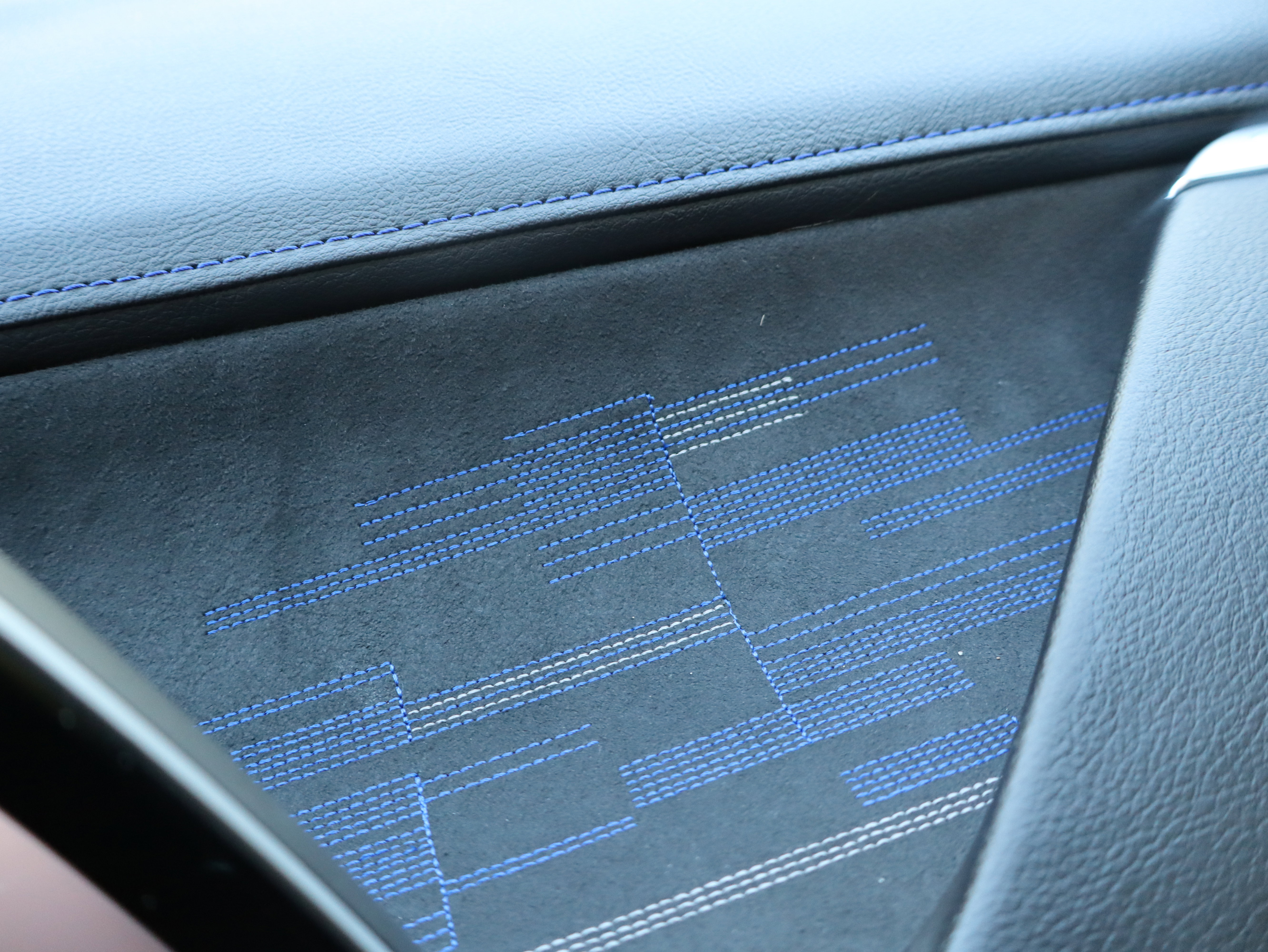 Used 2024 Cadillac XT4 Sport image 39