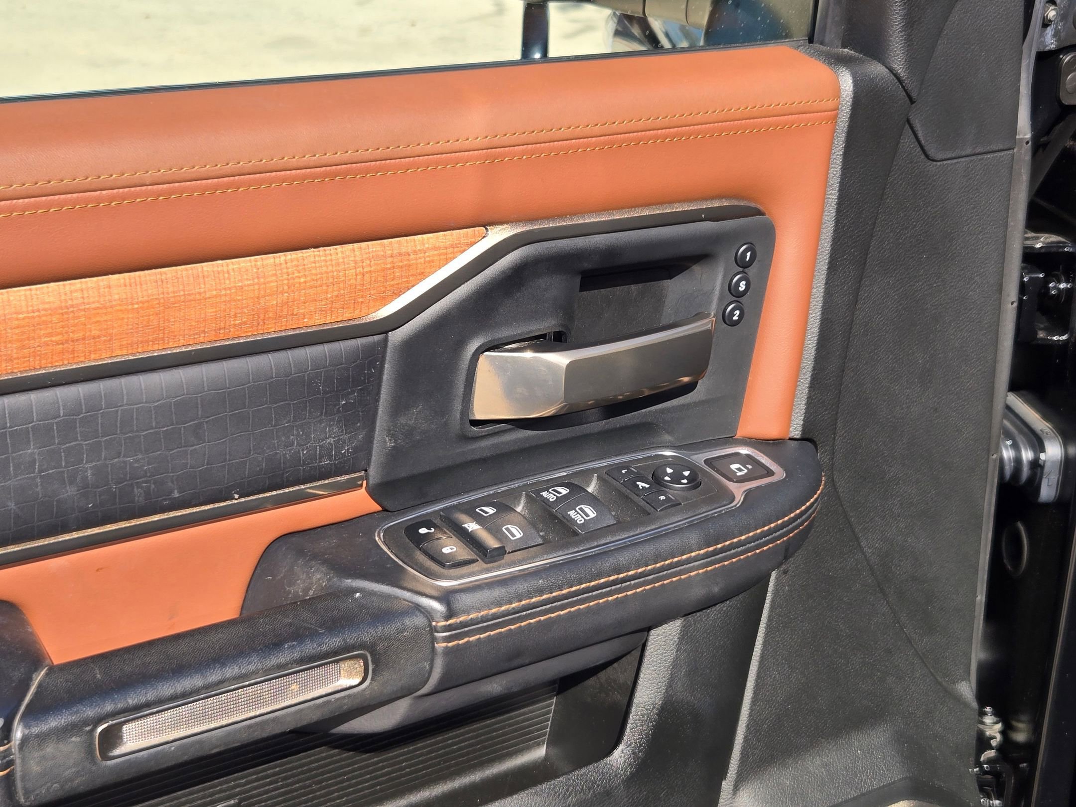 Used 2022 RAM 3500 Limited image 12