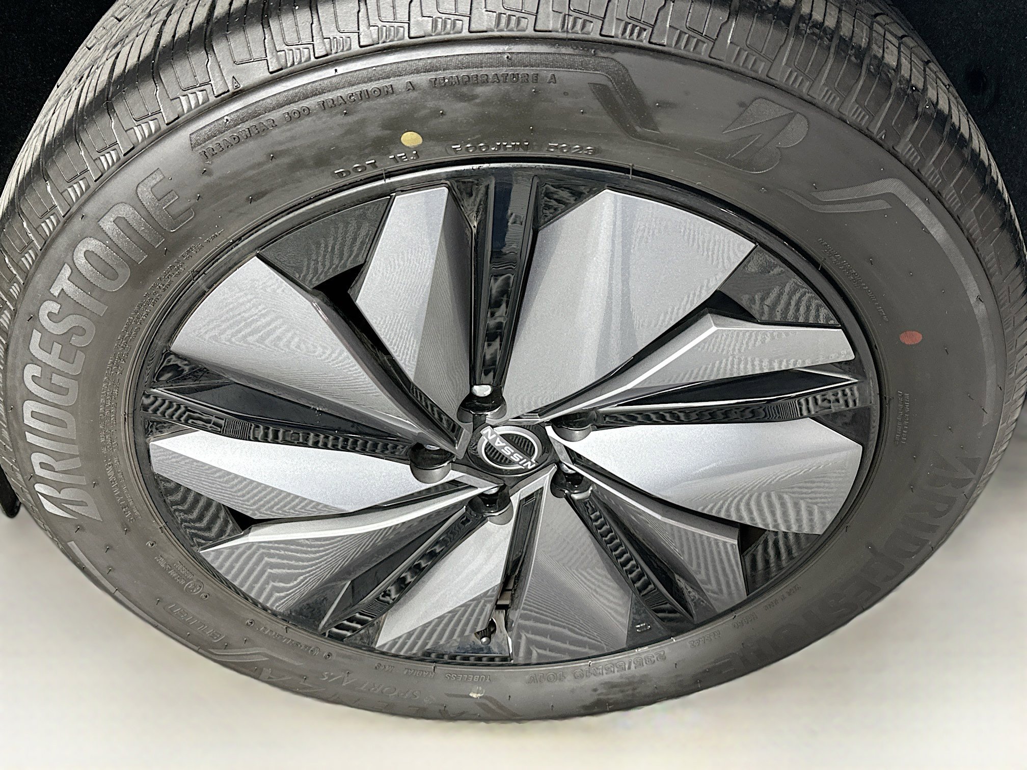 Used 2024 Nissan Ariya AWD image 11