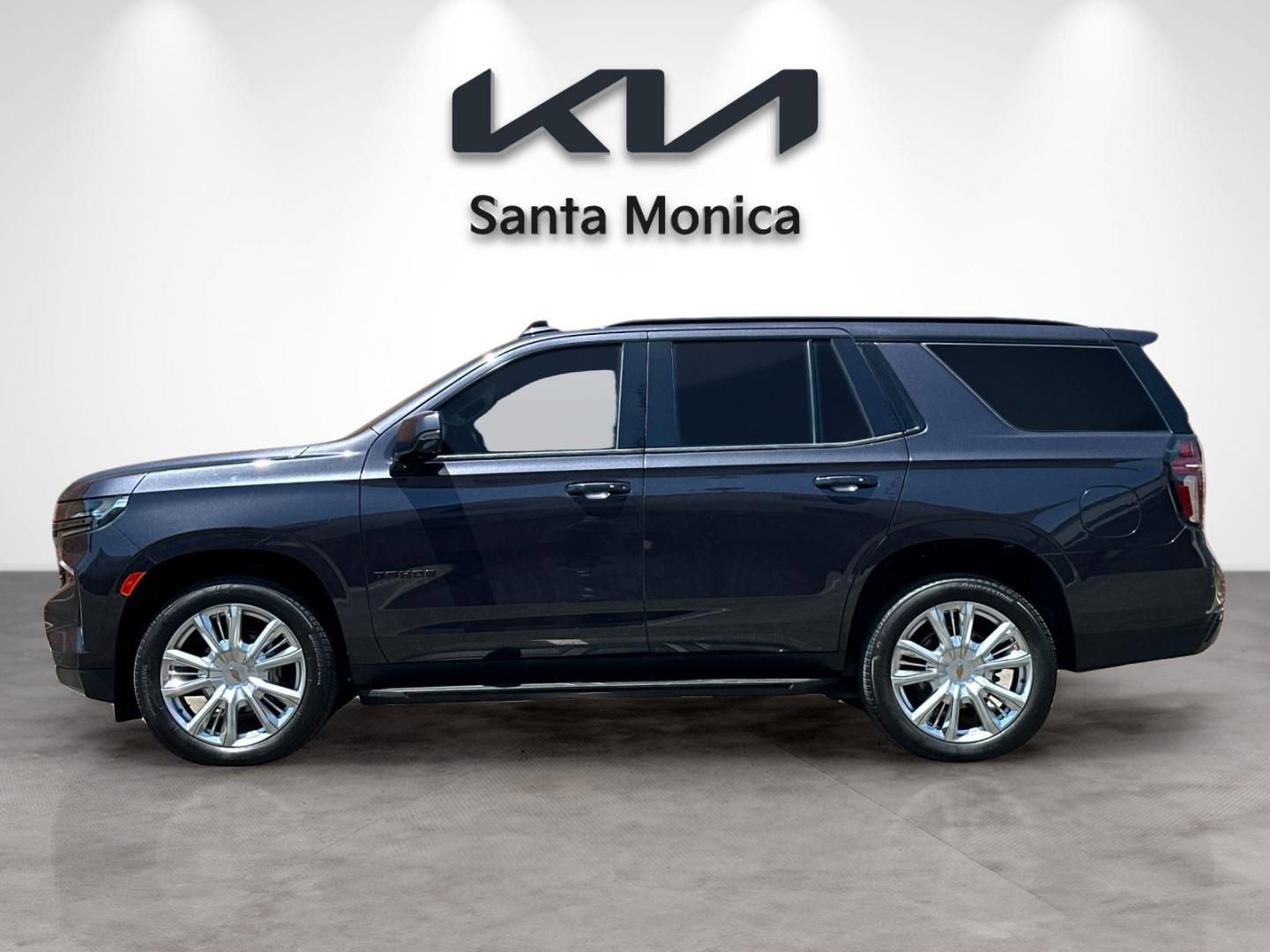Used 2022 Chevrolet Tahoe RST w/ Luxury Package AWD/4WD image 3