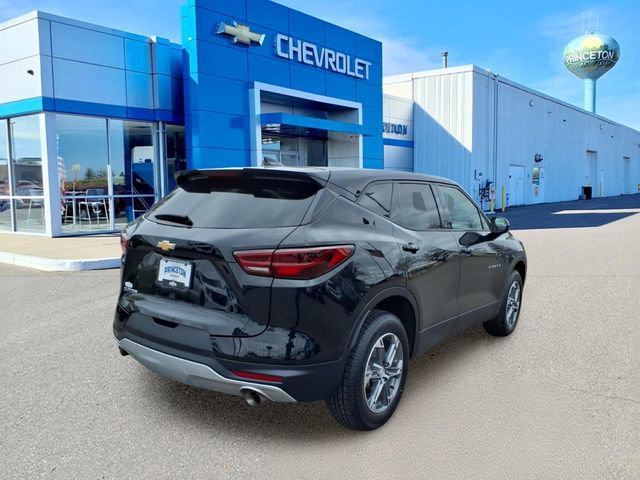 Used 2025 Chevrolet Blazer LT FWD image 3
