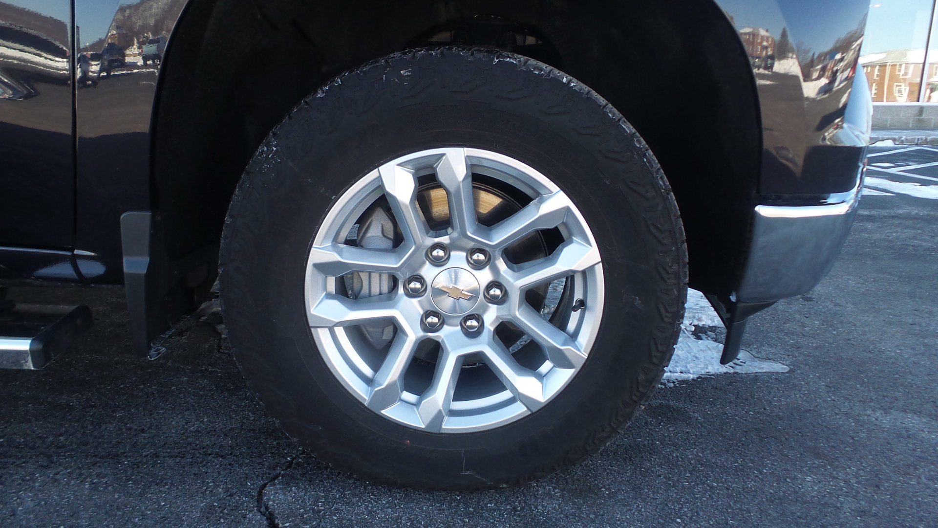 Used 2024 Chevrolet Silverado 1500 LT image 3