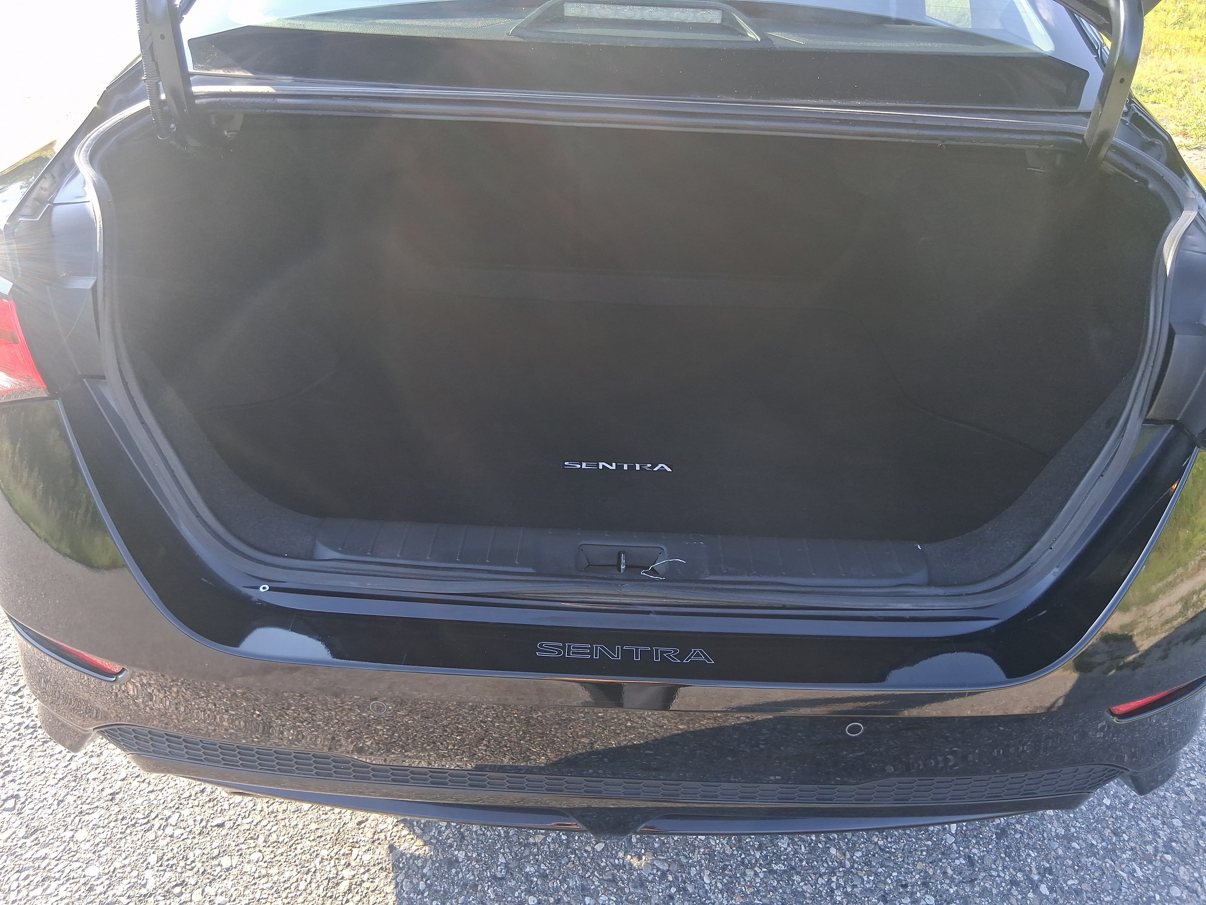 Certified 2023 Nissan Sentra SR w/ Midnight Edition Package FWD image 17