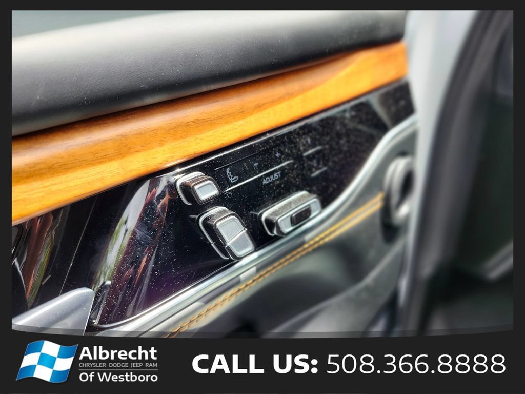 Used 2024 Jeep Grand Wagoneer L Series III AWD/4WD image 20