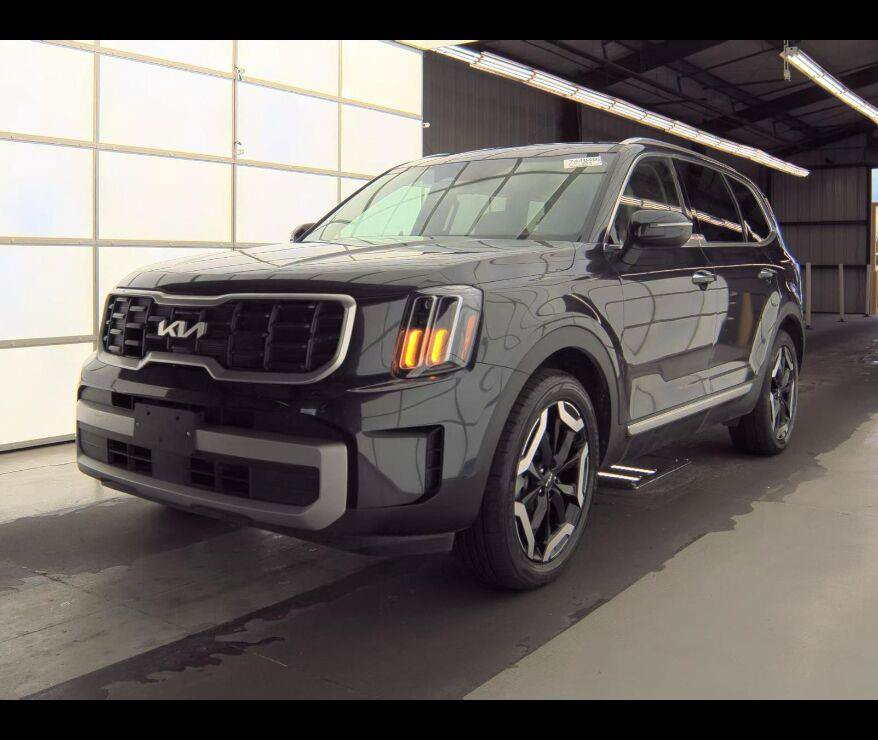 Used 2025 Kia Telluride S FWD image 2