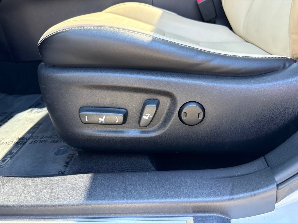 Used 2015 Lexus CT 200h w/ Navigation Package FWD image 16